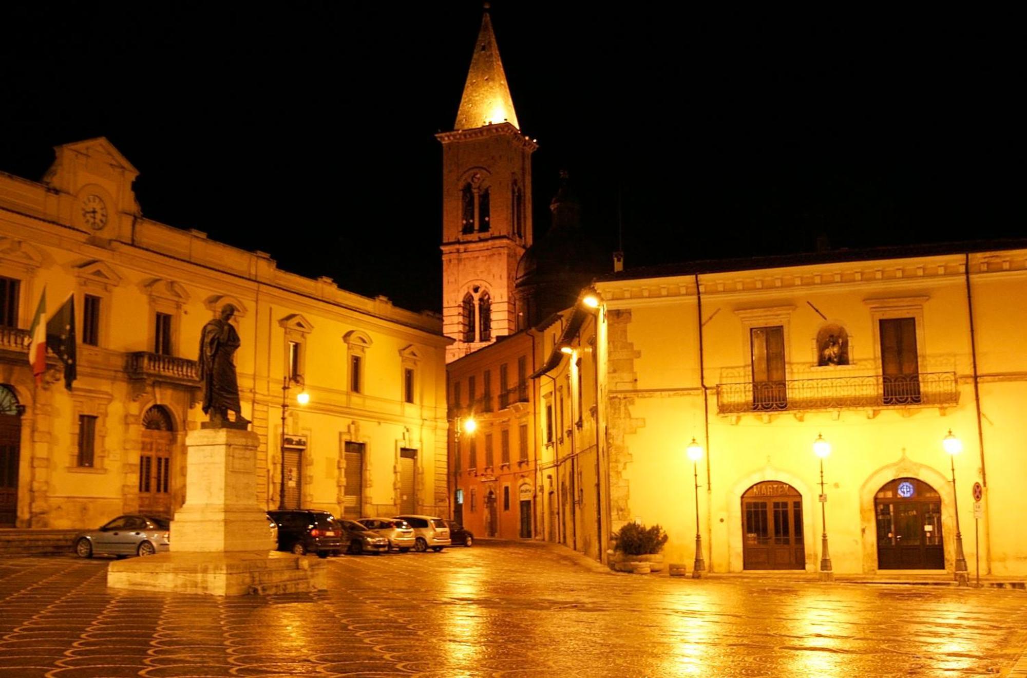 Manhattan Village Hotel Sulmona Eksteriør billede