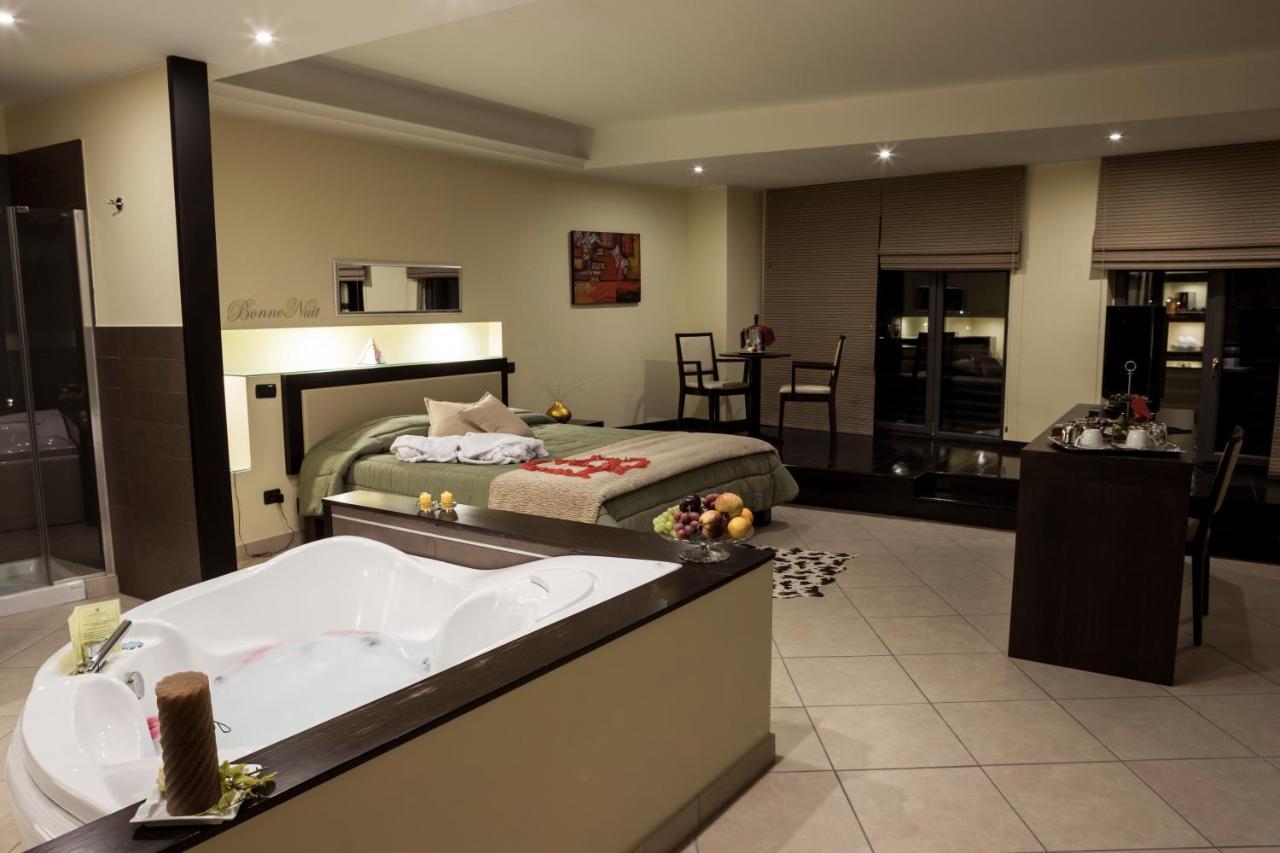Manhattan Village Hotel Sulmona Eksteriør billede