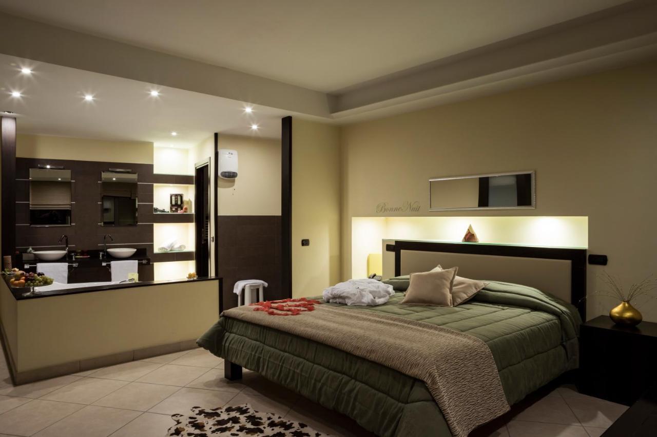 Manhattan Village Hotel Sulmona Eksteriør billede