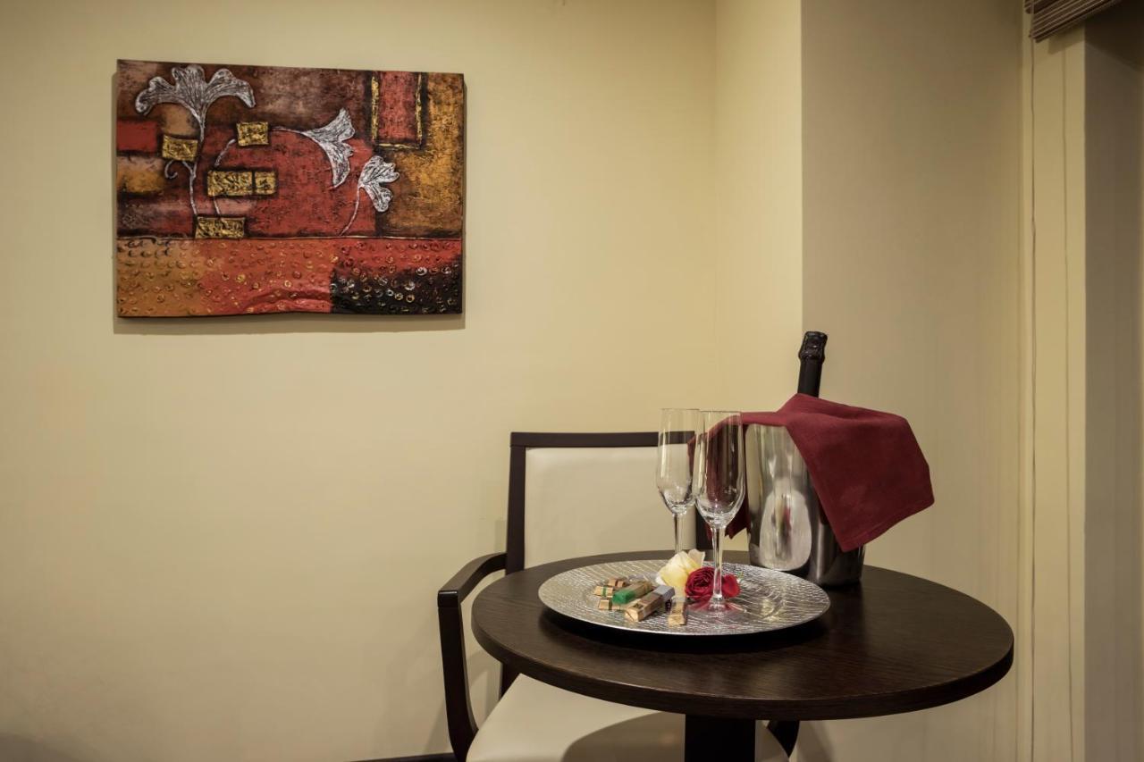 Manhattan Village Hotel Sulmona Eksteriør billede