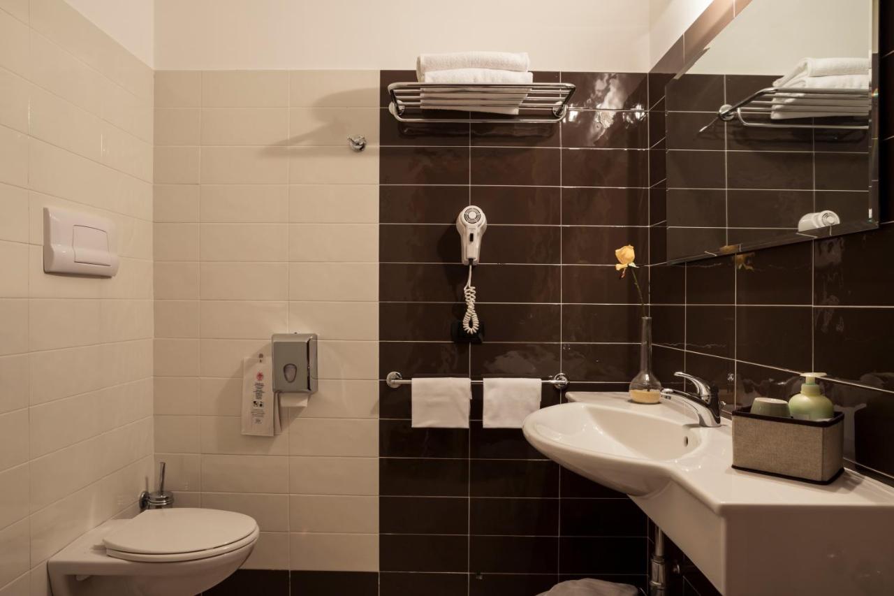 Manhattan Village Hotel Sulmona Eksteriør billede
