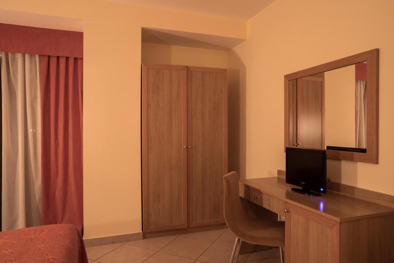 Manhattan Village Hotel Sulmona Eksteriør billede