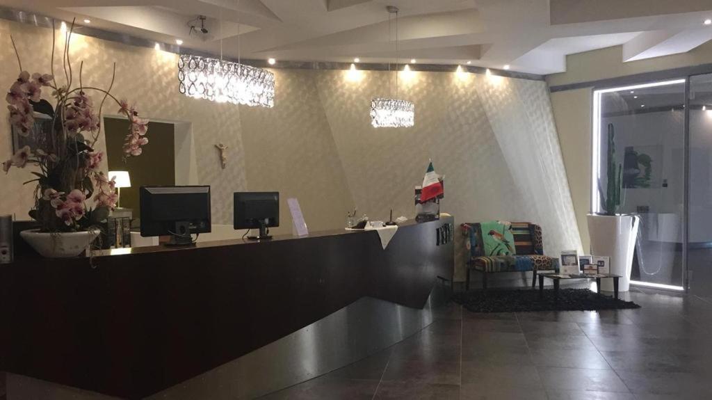 Manhattan Village Hotel Sulmona Eksteriør billede