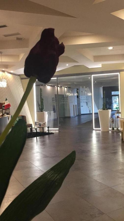 Manhattan Village Hotel Sulmona Eksteriør billede
